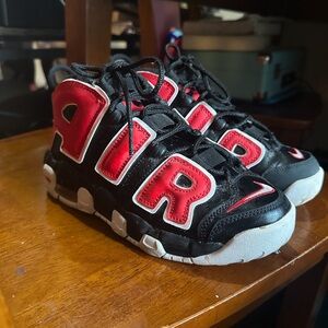 Nike Red & Black Size 5 1/2 in big boys $35